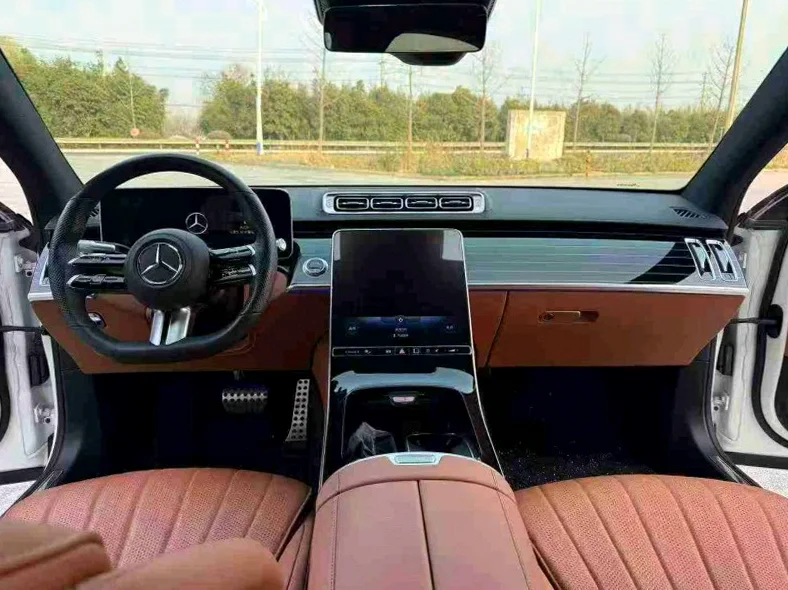 奔驰S 内饰前排