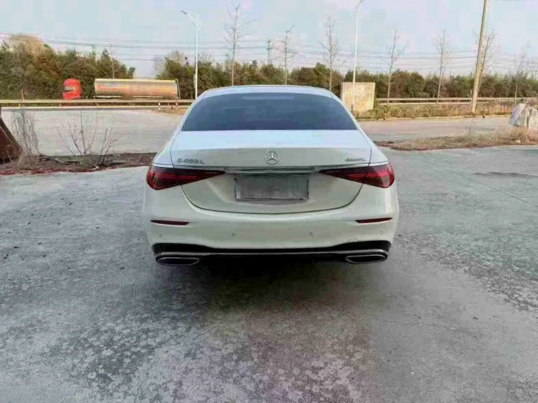 奔驰S 正面外观二