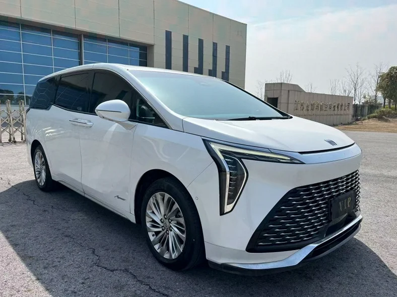 别克新世纪 正面外观二