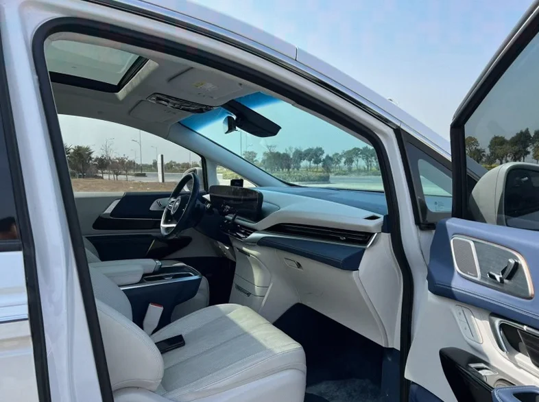 别克新世纪 内饰前排