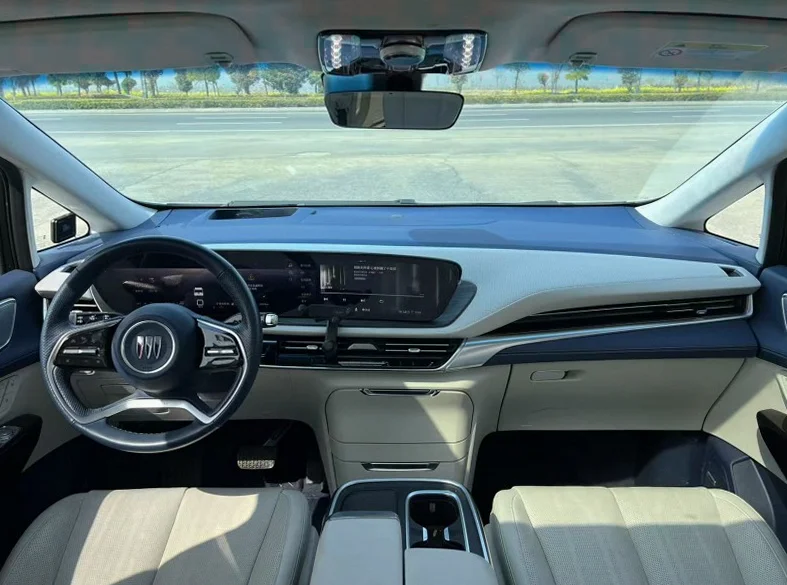 别克新世纪 正面外观三