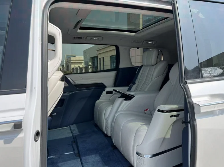 别克新世纪 内饰后排