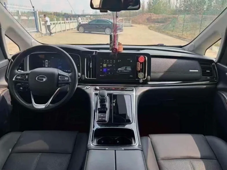 传祺M8 后面外观一