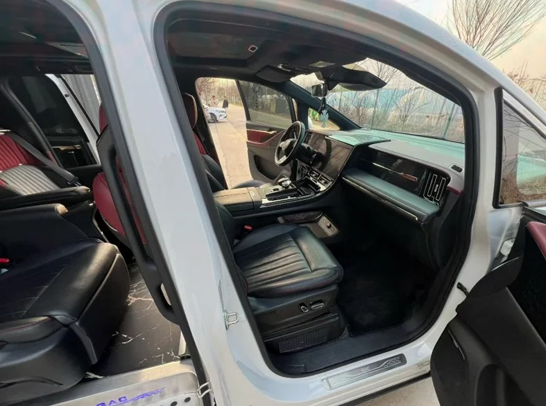 传祺M8 内饰后排