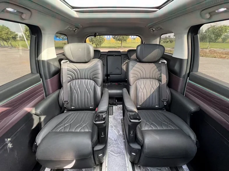 传祺M8 内饰后排