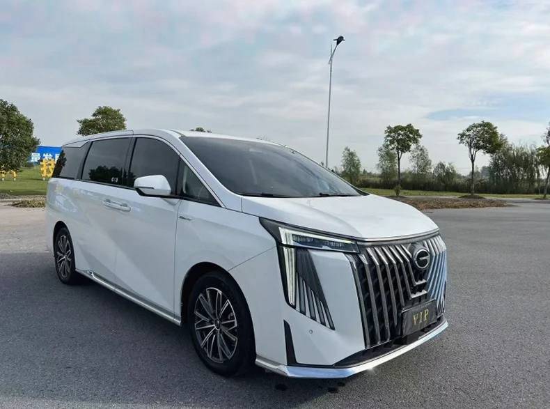 传祺M8 正面外观二