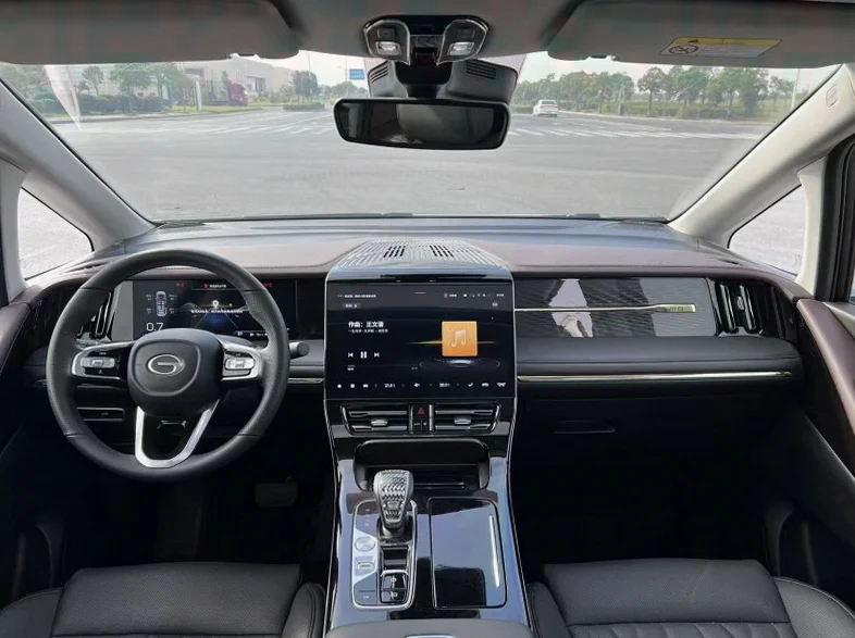 传祺M8 后面外观一