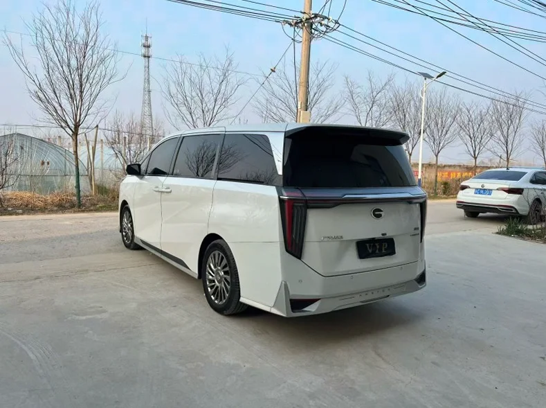 传祺M8 正面外观三