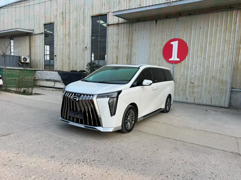 传祺M8 正面外观二