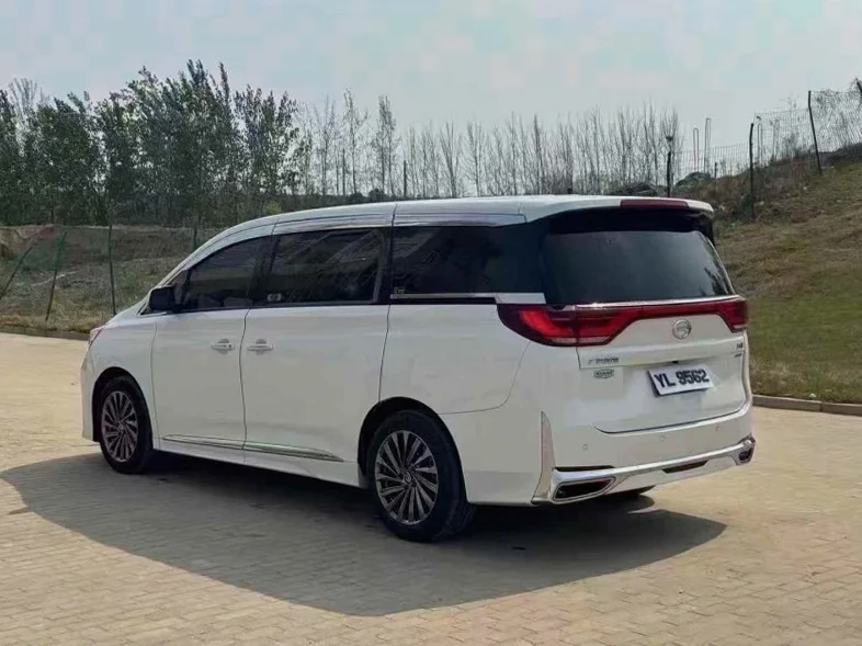 传祺M8 内饰前排