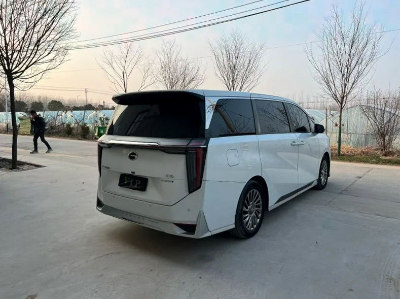 传祺M8 后面外观一