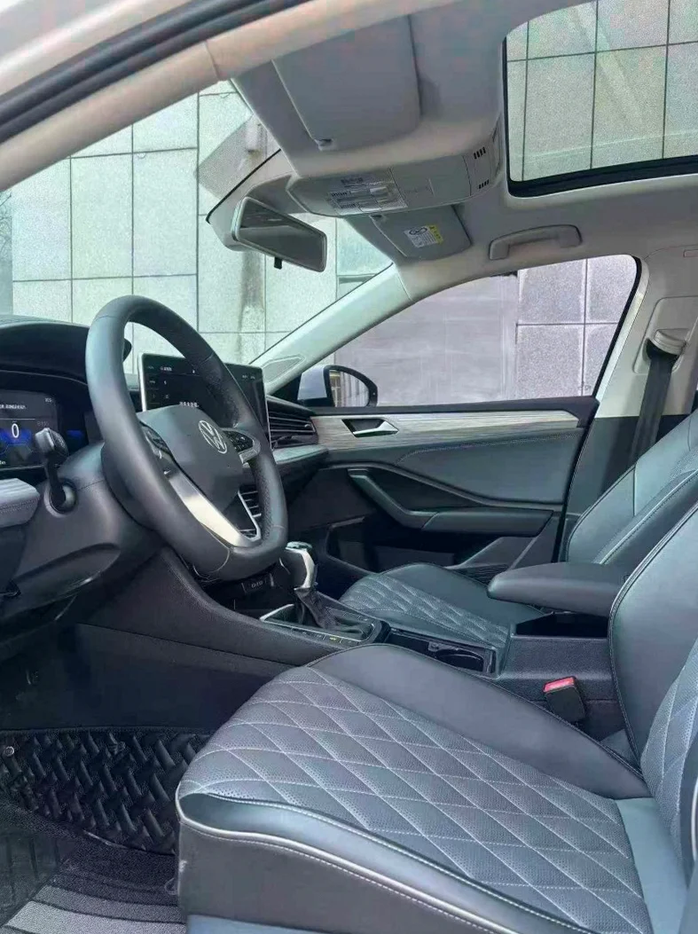 大众速腾 内饰前排