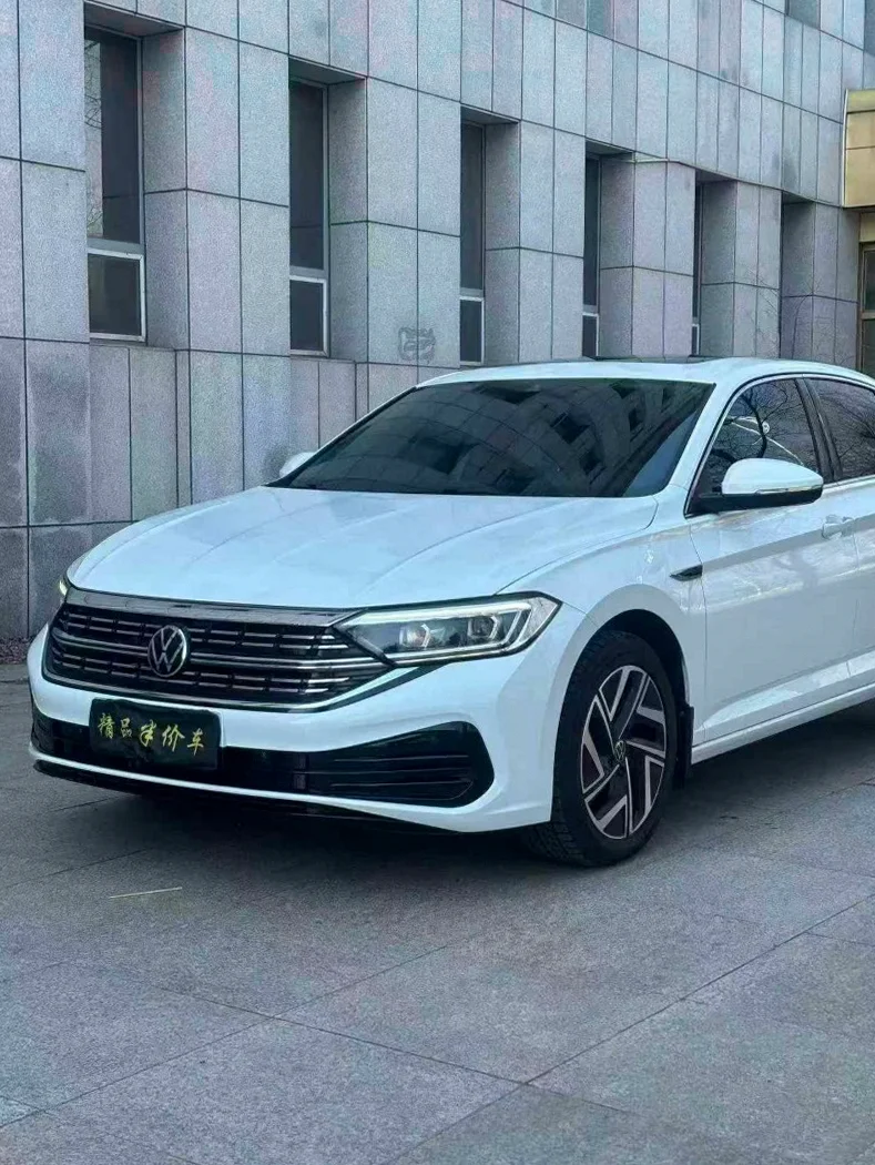 大众速腾 正面外观三