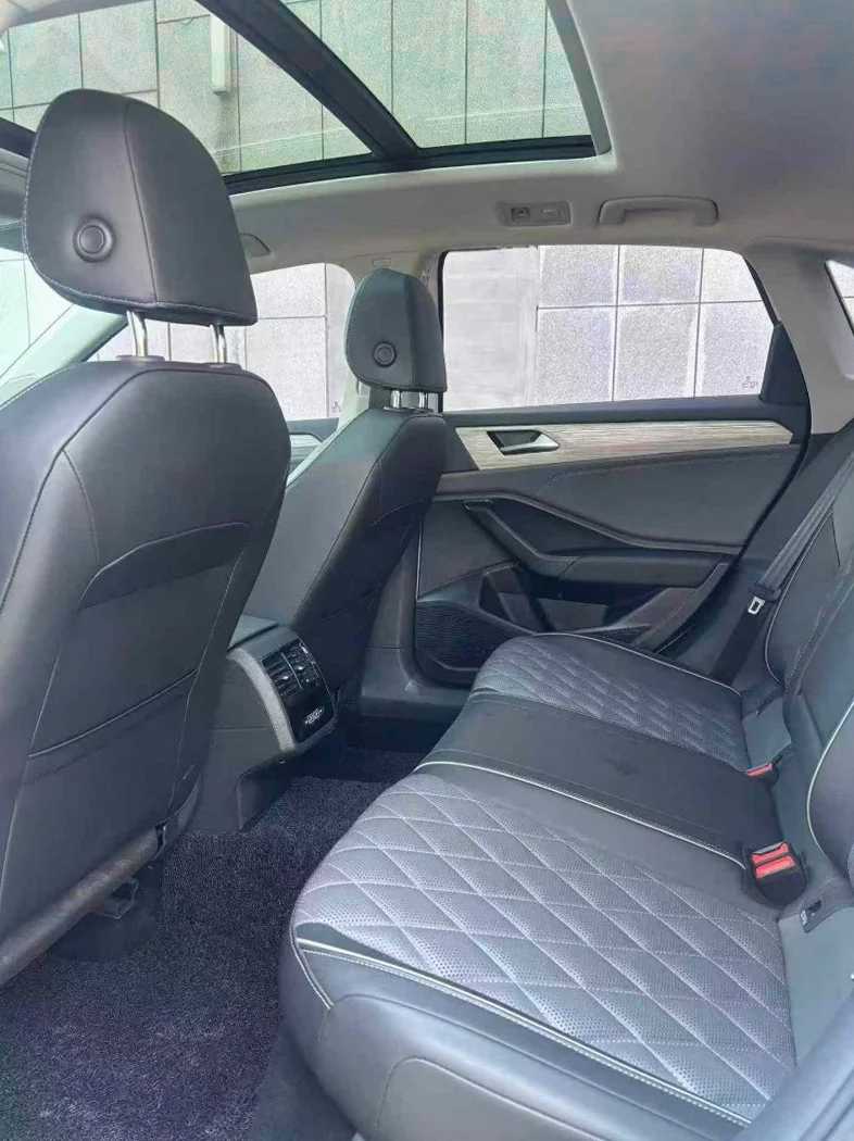 大众速腾 驾驶室