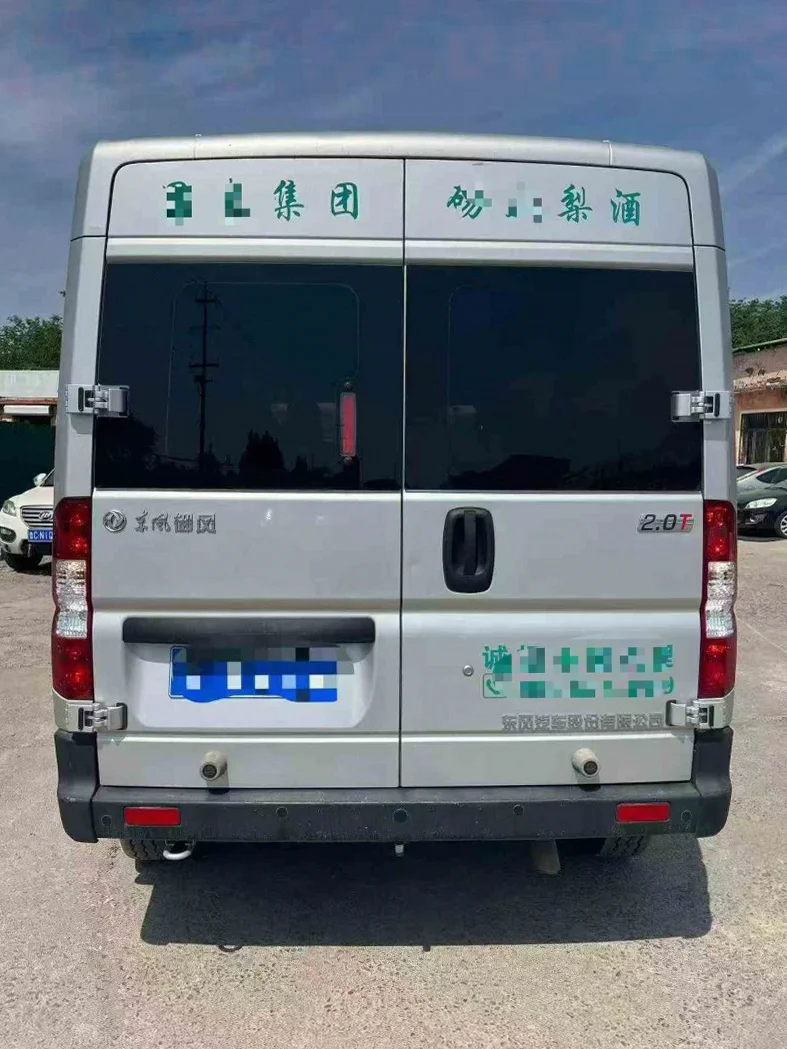 东风御风 驾驶室