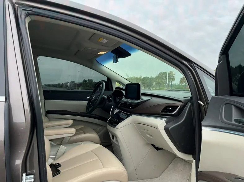 别克GL8 内饰后排