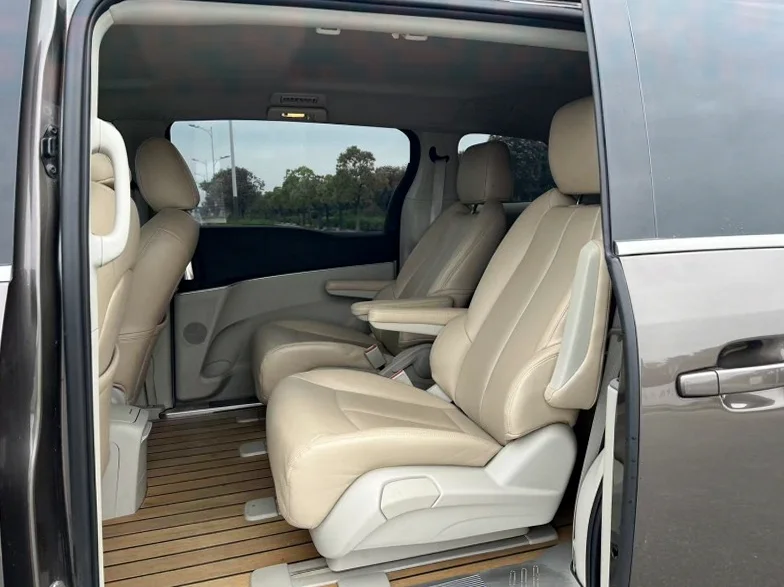 别克GL8 内饰前排