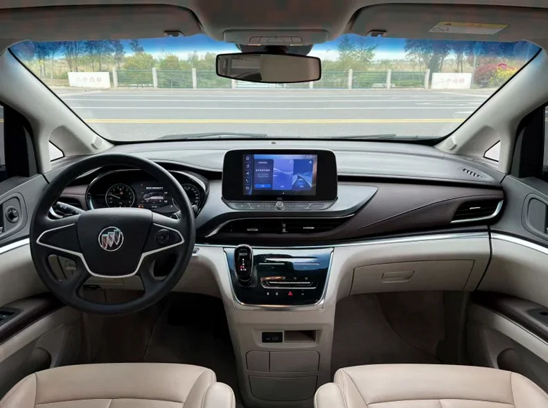 别克GL8 后面外观三