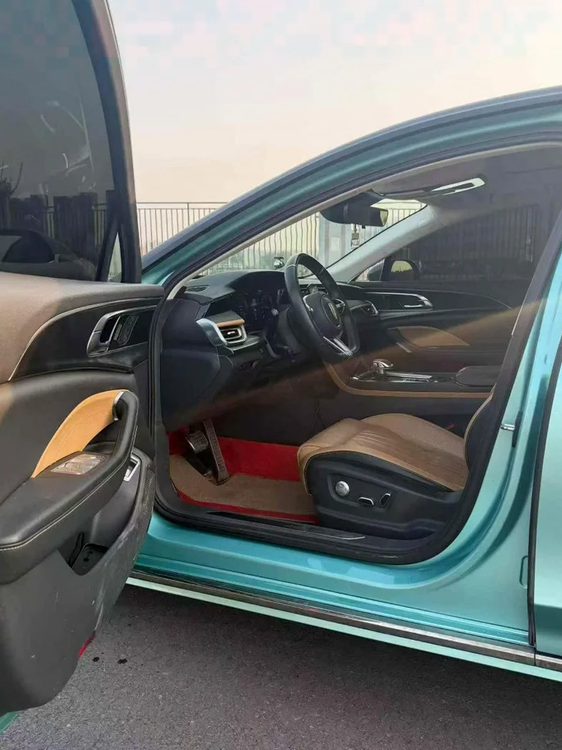 红旗H6 后面外观一