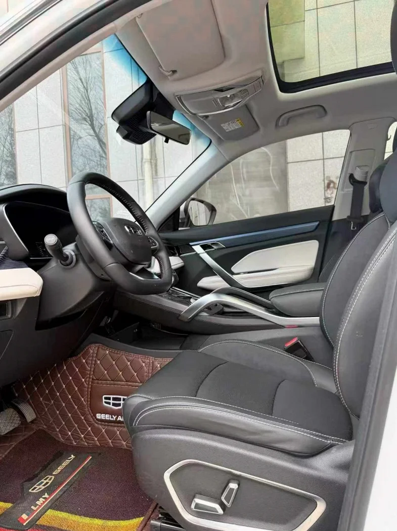 吉利博越 内饰前排