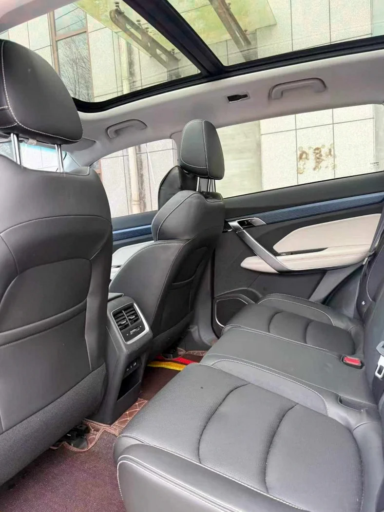 吉利博越 驾驶室