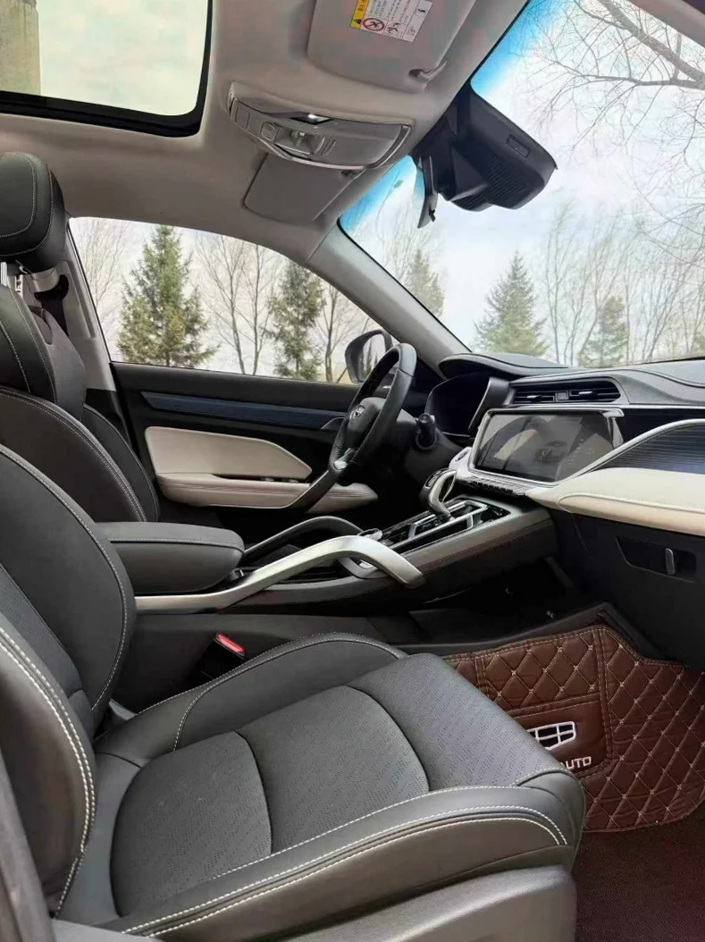 吉利博越 内饰后排