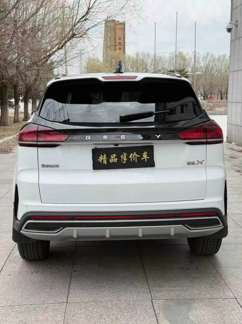 吉利博越 后面外观二