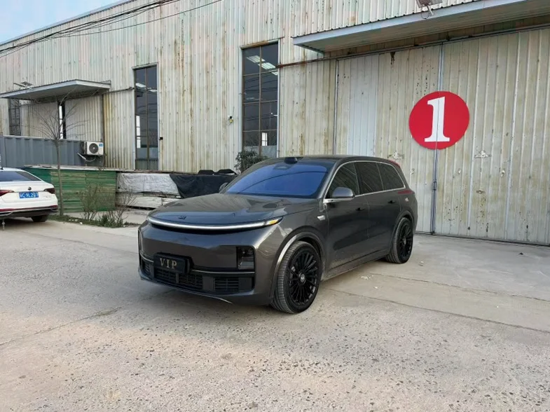 理想L9 正面外观二