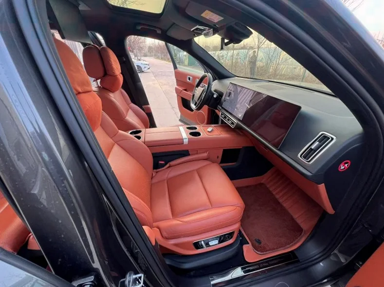 理想L9 内饰后排