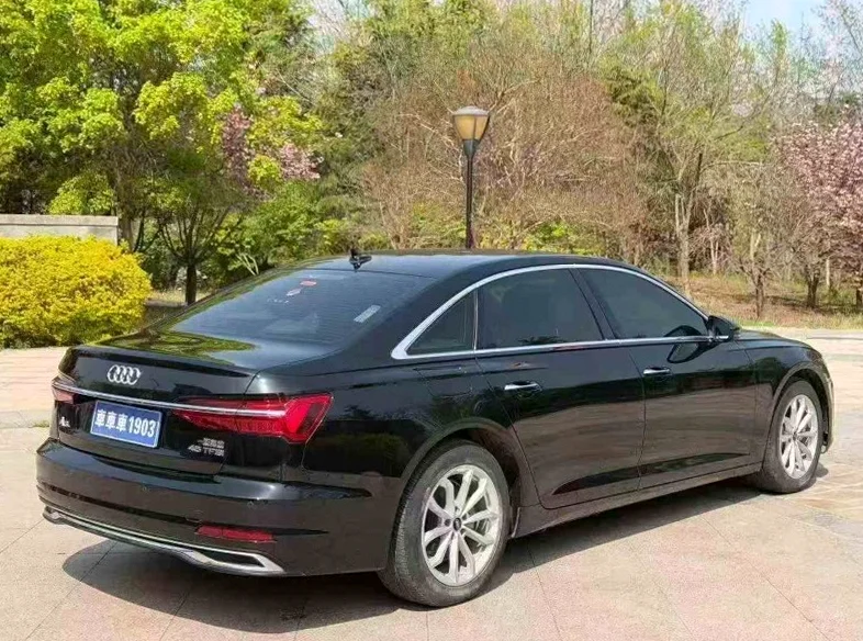 奥迪A6L 后面外观一