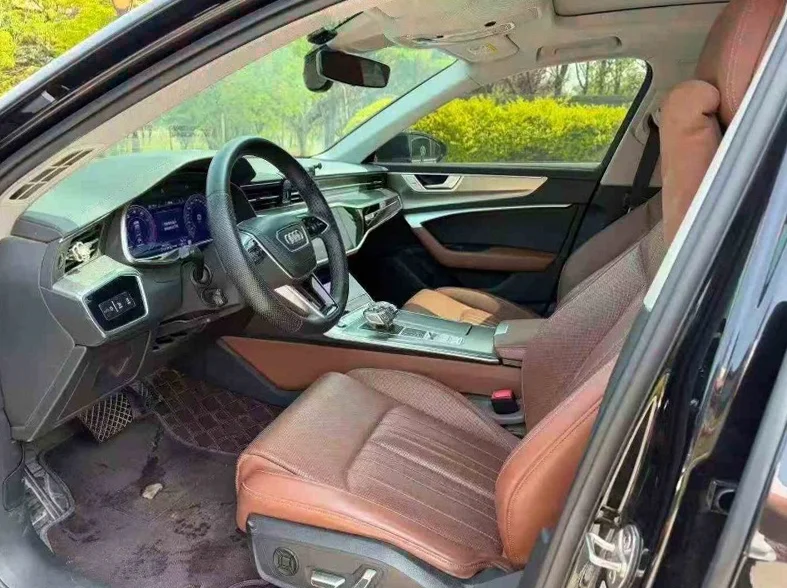 奥迪A6L 内饰前排