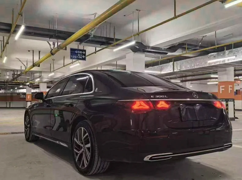 奔驰E 内饰前排