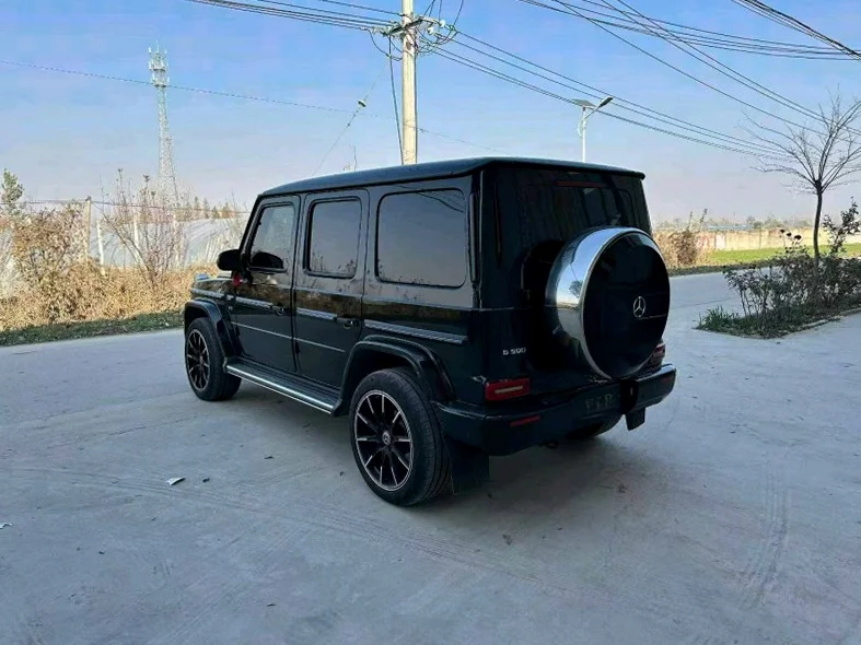 奔驰G 正面外观二