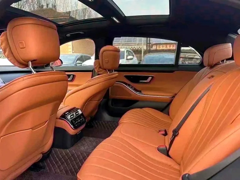 奔驰S 内饰前排