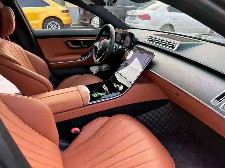 奔驰S 内饰后排