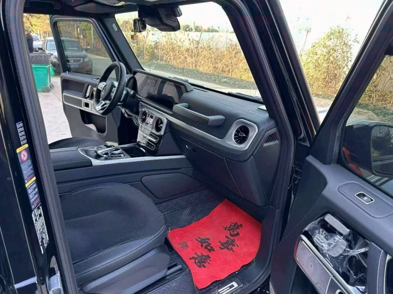 奔驰G 内饰后排