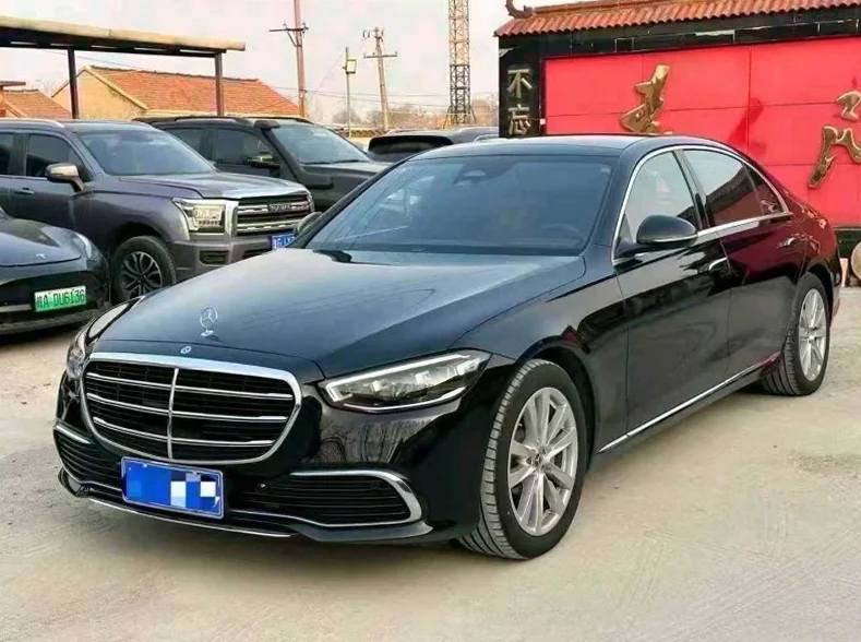奔驰S 正面外观二