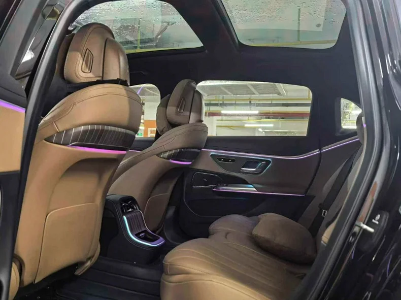 奔驰E 后面外观一