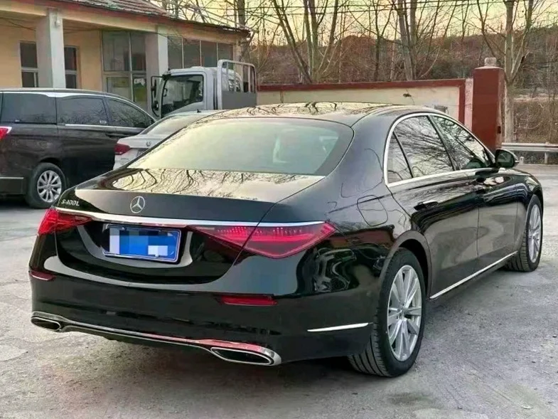 奔驰S 后面外观二