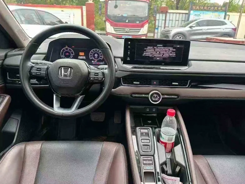 本田英诗派 内饰前排