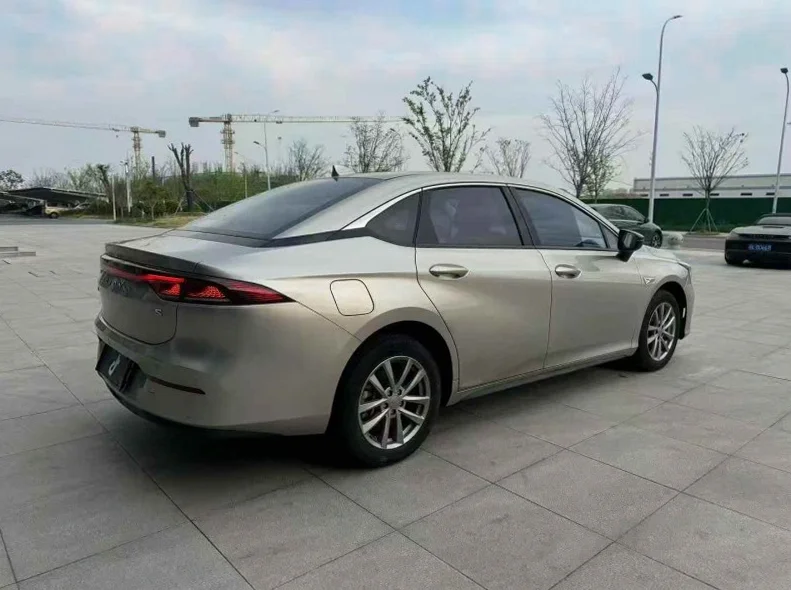 传祺埃安S 内饰前排