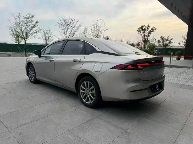 传祺埃安S 后面外观三