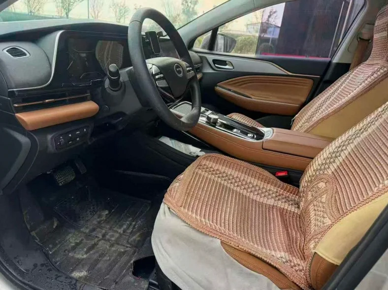 传祺埃安S 正面外观三