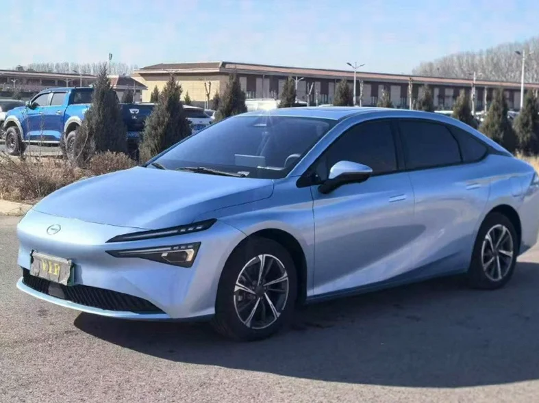 传祺埃安S 正面外观二