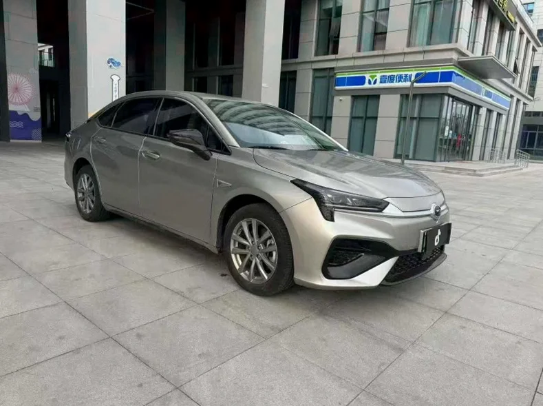 传祺埃安S 正面外观二