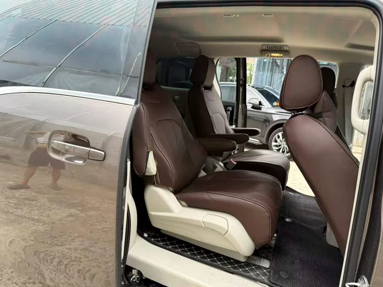 别克GL8 内饰前排