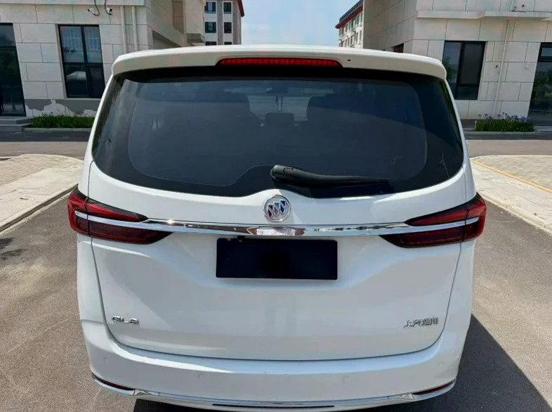 别克GL8 后面外观三