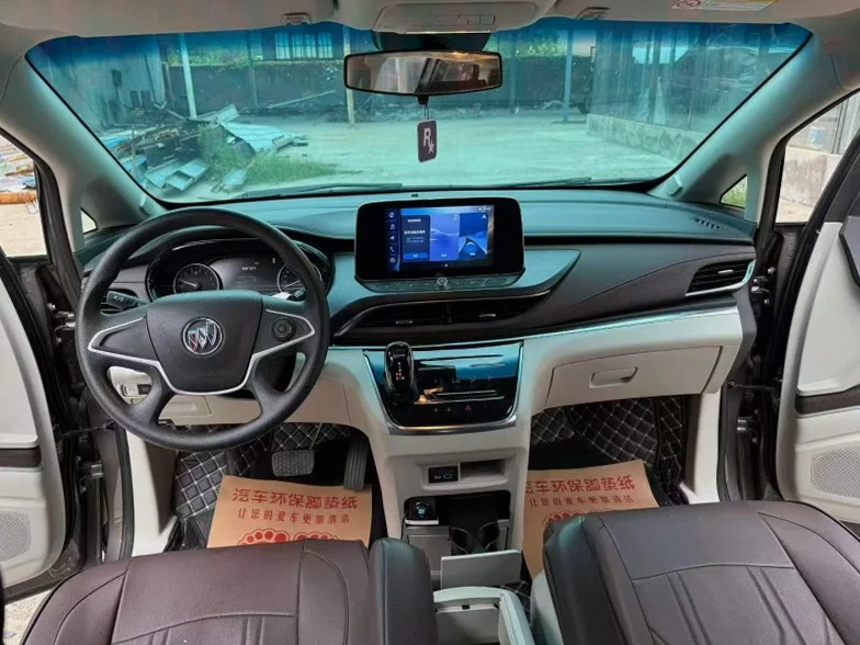 别克GL8 后面外观二