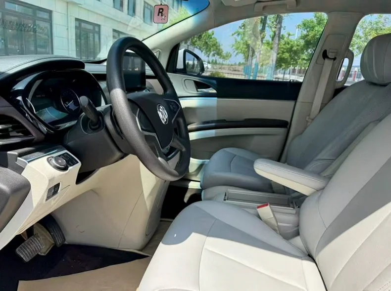 别克GL8 内饰后排