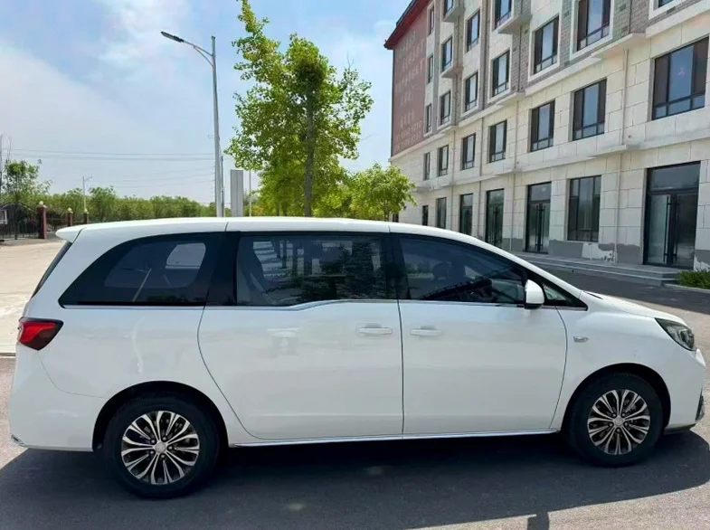 别克GL8 后面外观二